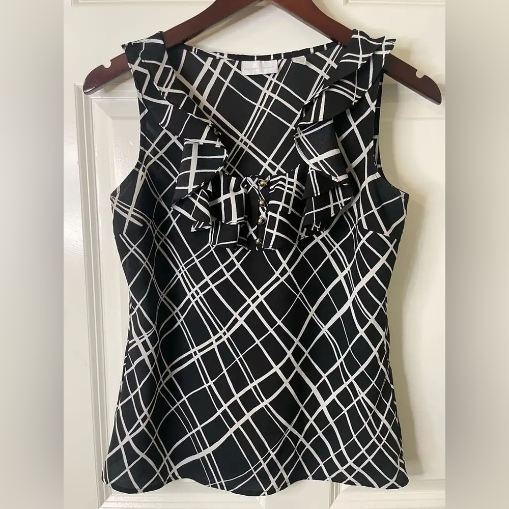 New York & Company Black & White Patterned Sleeveless Blouse w/ Ruffle Detail XS